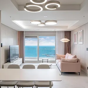 Apartment Le Collective Gijang, Busan